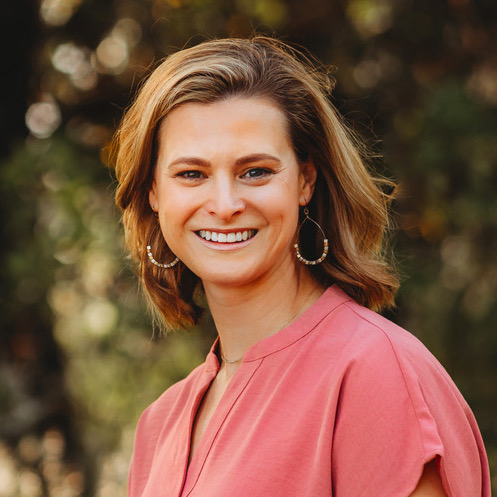 Julia Lensing headshot